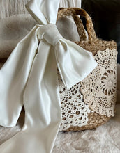 Load image into Gallery viewer, market basket + bow